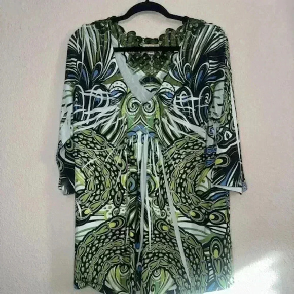 One World‎ Tunic - Picture 2 of 5